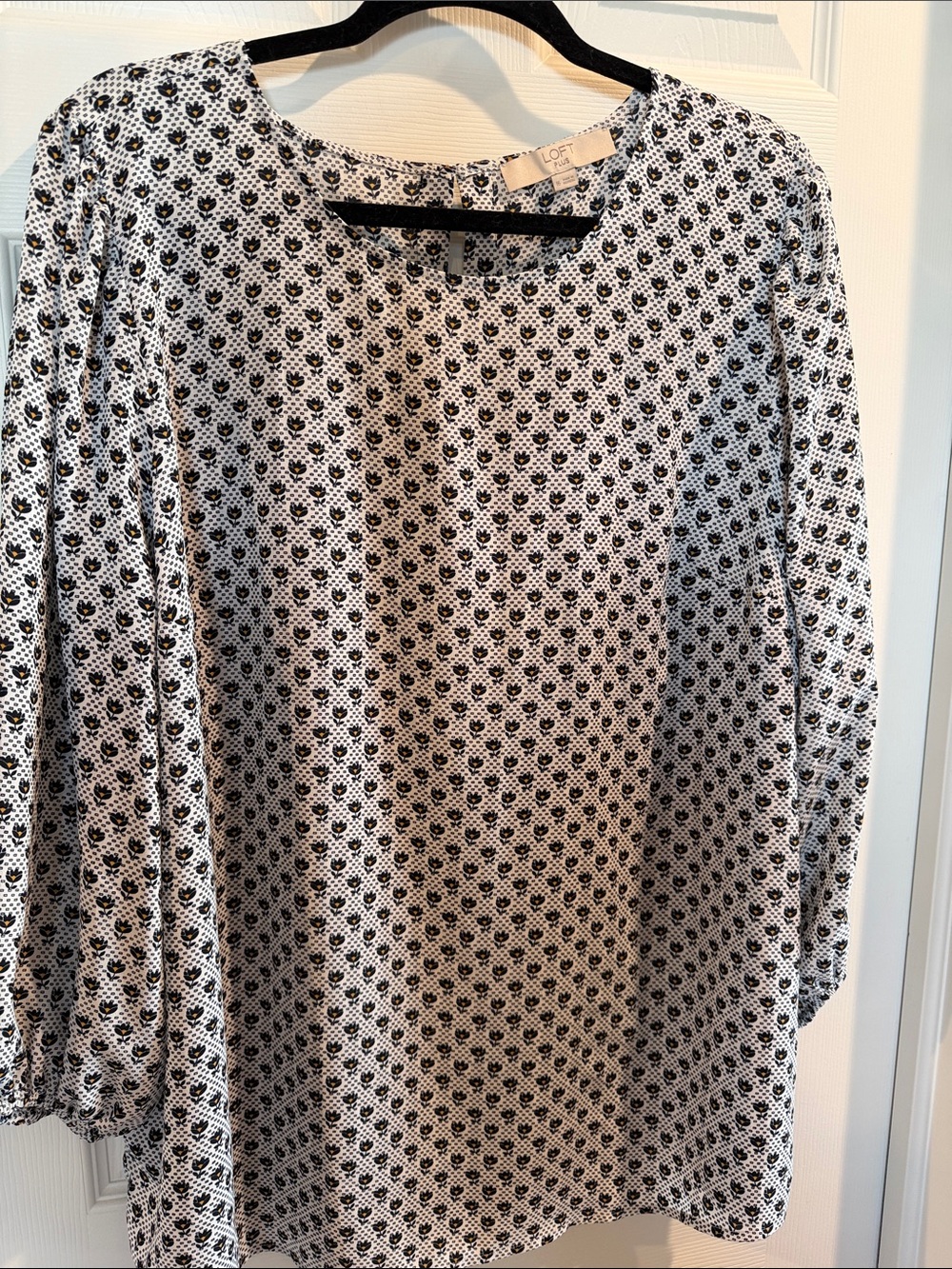 LOFT Plus Navy and White Long Sleeve Printed Top — 16